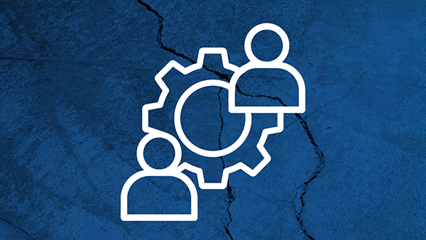 Dos figuras estilizadas al lado de un engranaje sobre un fondo azul texturizado.