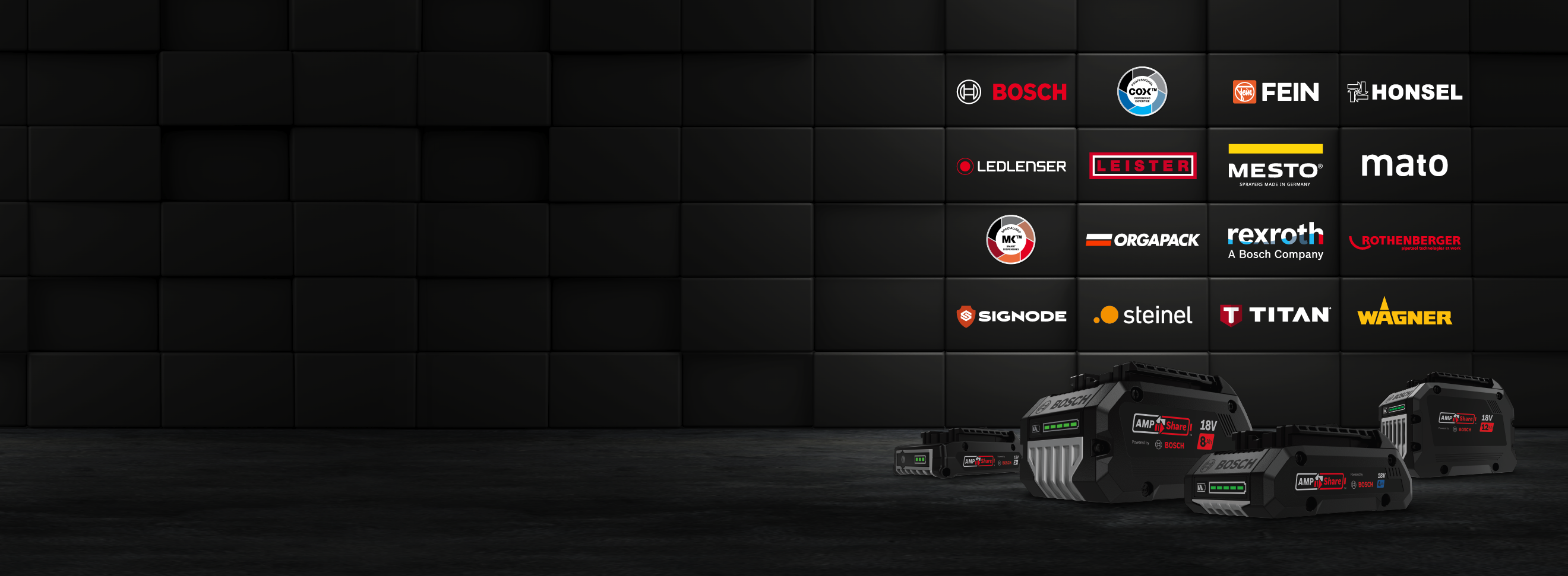 Las baterías negras Bosch Professional están frente a una pared negra.