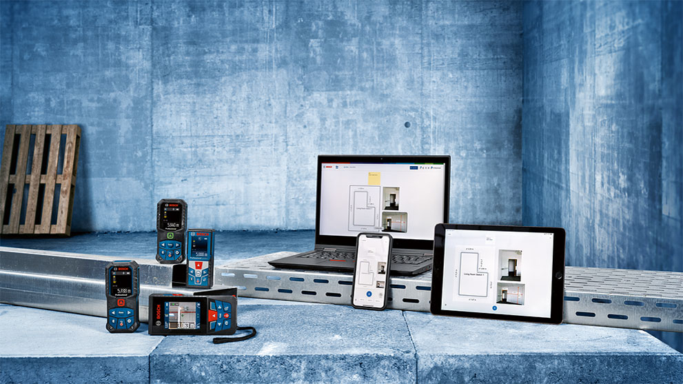 Bosch Professional measuring devices and displays on a workbench.